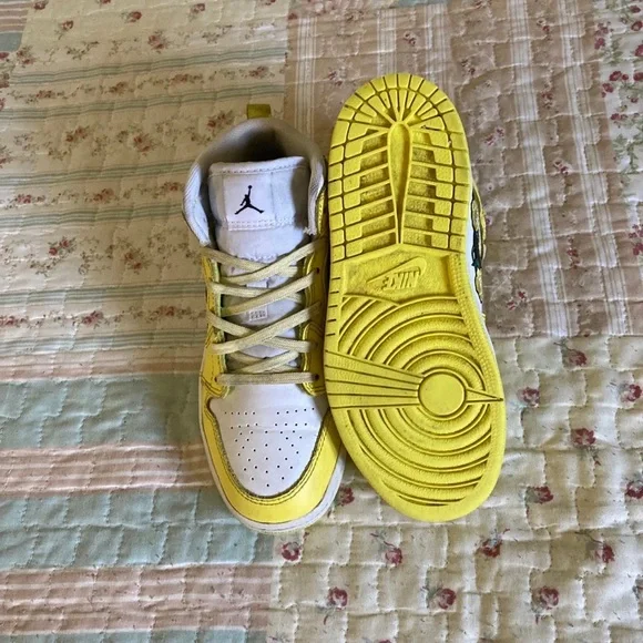 Air Jordan 1 Mid SE Dynamic Yellow Floral AV5173-700 Size 13.5 C - Picture 8 of 13